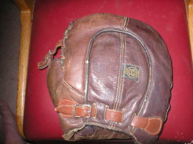 A.J. Reach 3BG Basemitt Back